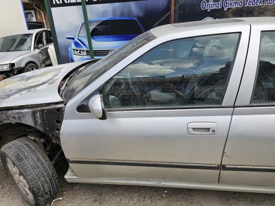 Peugeot 406 Çıkma sol ön kapı