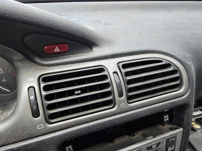 Peugeot 406 çıkma orta kalorifer ızgarası