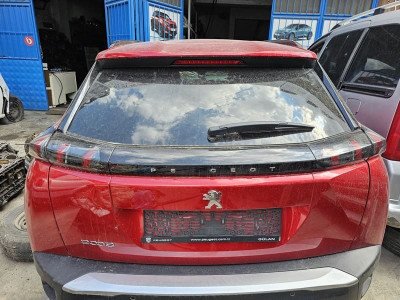 Peugeot 2008 çıkma bagaj kapağı